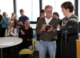 Frá afhendingu verðlaunanna í fyrra, en þá fékk Ragnar Axelsson, ljósmyndari á Morgunblaðinu verðlau…