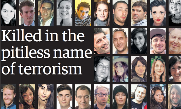 Forsíða Guardian var með litlum myndum af fórnarlömbum,