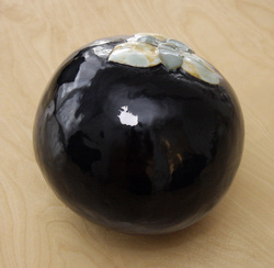 Jarðarberið: Verðlaunagrip fjölmiðlaverðlauna umhverfis- og auðlindaráðuneytisins hannaði Finnur Arn…