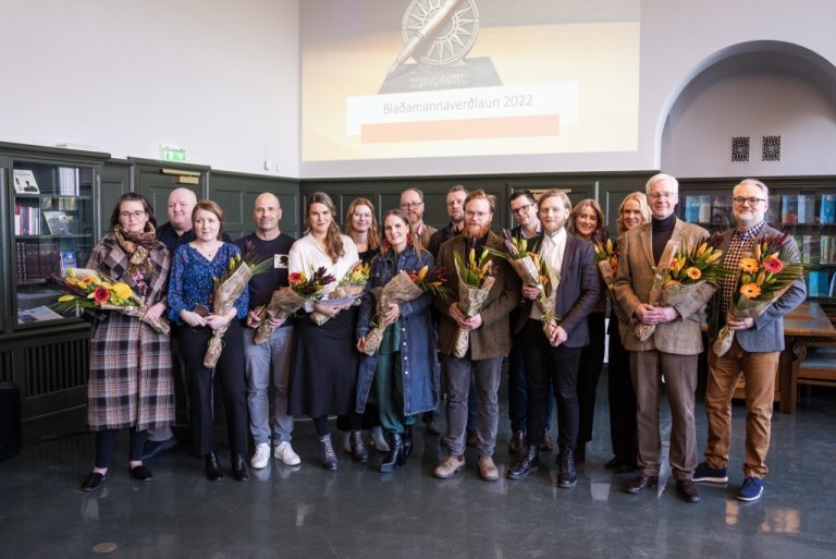 Hópmynd af tilnefndum á Blaðamannaverðlaunum 2022. Verðlaunin fyrir árið 2023 verða afhent á Kjarval…