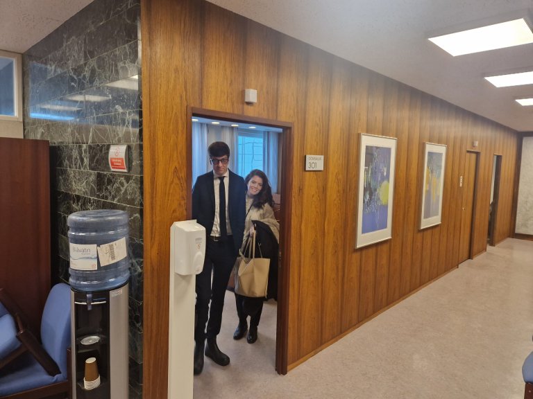 Flóki Ásgeirsson, lögmaður BÍ, og Sonja Berndsen, lögmaður ríkisins, að lokinni þingfestingu í dag. …