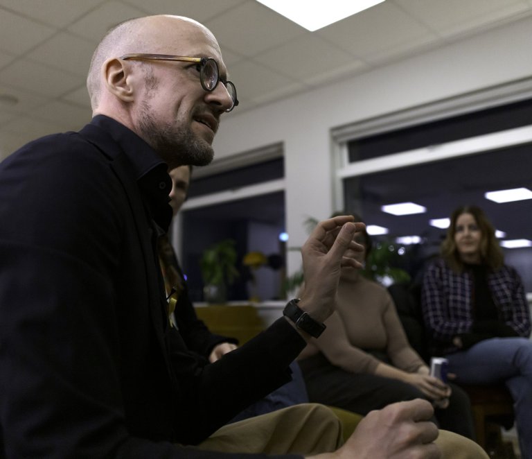 Dr. Thomas Niederkrotenhaler, prófessor við Háskólann í Vín og sérfræðing Alþjóðaheilbrigðisstofnuna…