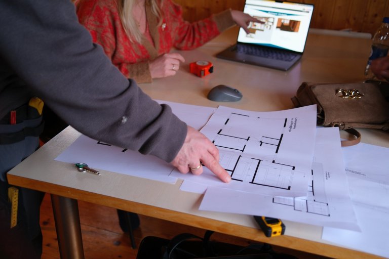 Vinnufundur með verktökum í Stóru-brekku