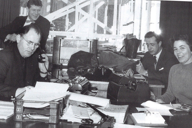 Á fréttastofu Útvarps þegar hún var á Klappastíg. F.v. Emil Björnsson, Jón Múli Árnason, Stefán Jóns…