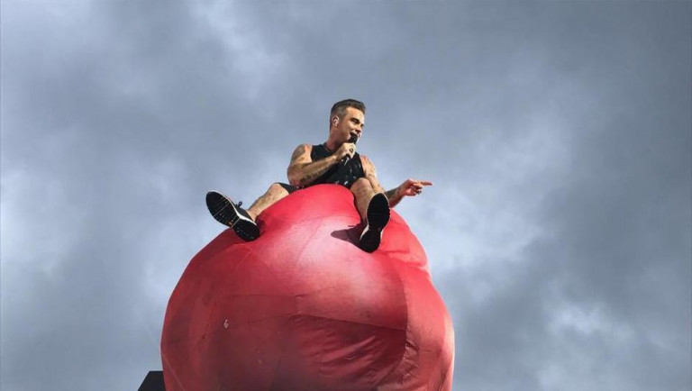 Roy Tore Jensen, sem vinnurhjá TV2 tók þessa mynd á farsíma og birtist myndin í Bergens Tidene