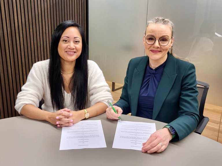 Frá undirritun samnings BÍ við Bændasamtökin, útgefanda Bændablaðsins. Vigdís Häsler, framkvæmdastjó…