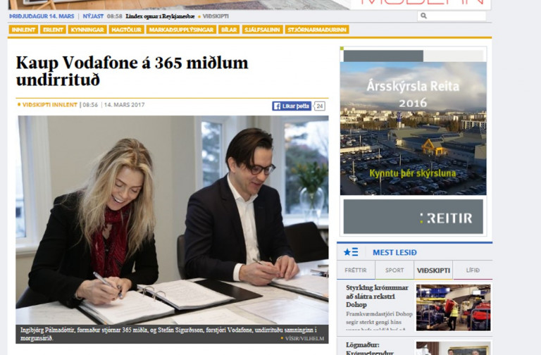 Ingibjörg Pálmadóttir, formaður stjórnar 365 miðla, og Stefán Sigurðsson, forstjóri Vodafone, undirr…