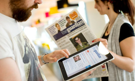 Sókn á netinu en viðspyrna í prenti