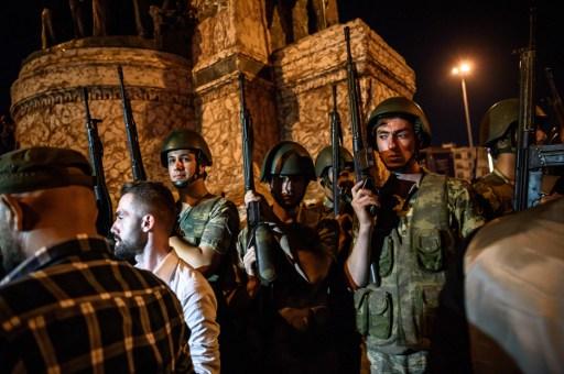 Enn eru blaðamenn skotmark í aðför að tyrknesku lýðræði